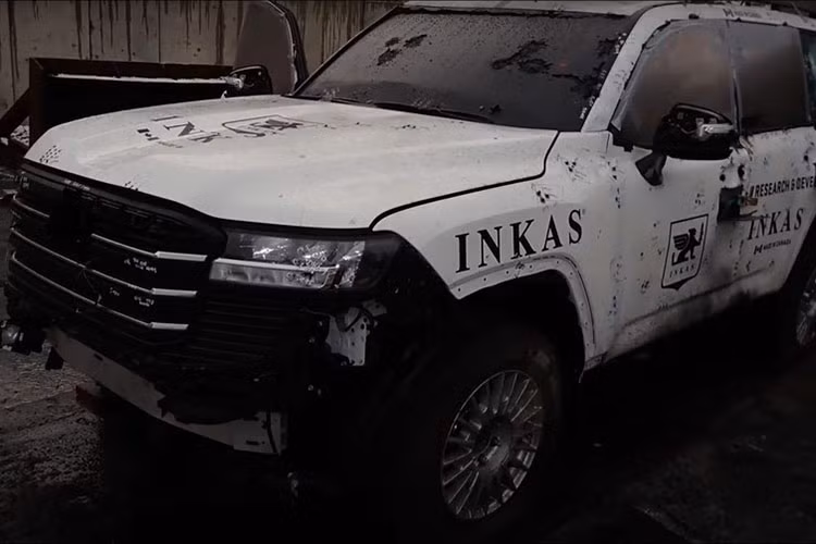 Toyota Land Cruiser 2022 boc thep 