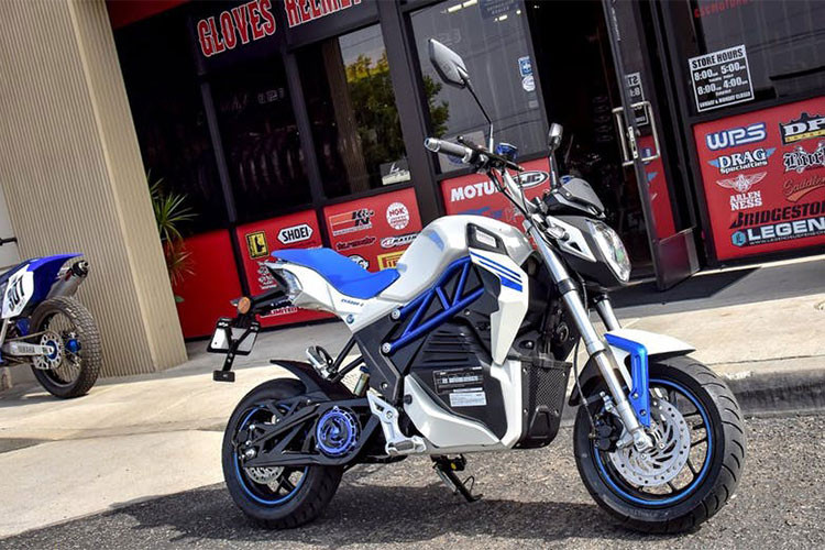 Theo CSC, chiếc City Slicker đã được cấp phép ở 50 bang tại Mỹ. Hiện tại, giá thành của City Slicker vẫn ở mức 1.995 USD (tương đương 50 triệu đồng), xe vẫn đang ở giai đoạn đầu ra mắt nên giá vẫn khá thấp, trong tương lai, giá xe sẽ tăng lên khi chính thức đổ bộ thị trường thế giới.