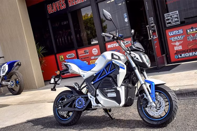 Theo CSC, chiếc City Slicker đã được cấp phép ở 50 bang tại Mỹ. Hiện tại, giá thành của City Slicker vẫn ở mức 1.995 USD (tương đương 50 triệu đồng), xe vẫn đang ở giai đoạn đầu ra mắt nên giá vẫn khá thấp, trong tương lai, giá xe sẽ tăng lên khi chính thức đổ bộ thị trường thế giới.