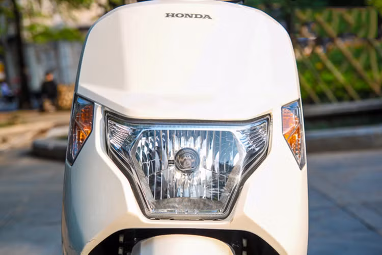 Ra đời từ năm 2014, mẫu xe tay ga 50cc này được nhà sản xuất Nhật Bản hướng tới thị trường nội địa Nhật, tới đối tượng khách hàng trẻ thường xuyên di chuyển trong đô thị với thiết kế gợi mở và được dành "đất diễn" cho những tay chơi đam mê độ xe. Mẫu xe này nhanh chóng trở nên thịnh hành và có cả một hệ thống các sản phẩm phụ kiện đầy cá tính.