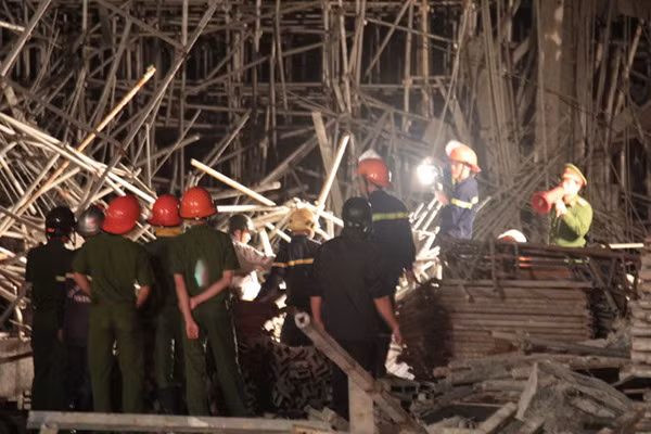 Hien truong sap do o cong trinh khach san Luxury Apartment Da Nang