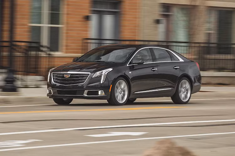 Tính năng Super Cruise được xem là một trong số công nghệ tự hành tốt nhất hiện nay. Công nghệ này kết hợp LiDAR, GPS độ chính xác cao, hệ thống theo dõi mức độ chú tâm của người lái, và lượng lớn camera cùng cảm biến radar tạo lập bản đồ ảo xung quanh xe.