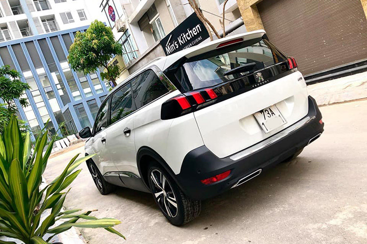 Một số công nghệ an toàn nổi bật bao gồm 16 cảm biến xung quanh xe, hệ thống cảnh báo và hỗ trợ giữ làn, hỗ trợ khởi hành ngang dốc, hệ thống chống trượt ASR, cân bằng điện tử, chống bó cứng phanh ABS, cảnh báo điểm mù, cảnh báo áp suất lốp và 6 túi khí quanh xe.