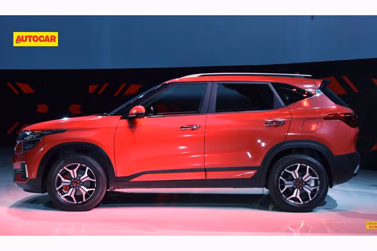Kia Seltos hoàn toàn mới thực chất là phiên bản thương mại của mẫu xe concept SP Signature từng lần đầu tiên trình làng trong triển lãm Ô tô Seoul 2019. Tên của mẫu SUV cỡ B này bắt nguồn từ Seltos - một trong những đứa con của vị anh hùng Heracles trong thần thoại Hy Lạp. 