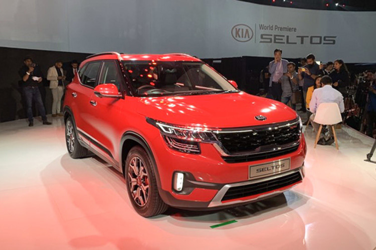 Dự kiến, Seltos hoàn toàn mới sẽ chính thức trao tay người tiêu dùng Ấn Độ vào tháng 9 năm nay, giá xe Kia Seltos 2020 được cho là từ 10,0- 16,0 Lakh, (tương đương từ 333 - 534 triệu đồng), tùy từng phiên bản.