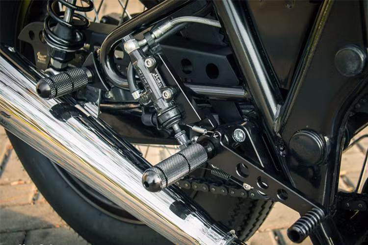 Cung cấp sức mạnh cho Royal Enfield Continental GT vẫn là khối động cơ xi-lanh đơn, làm mát bằng gió, phun xăng điện tử, dung tích 535cc. Khối động cơ này sẽ giúp xe sản sinh công suất tối đa 28,7 mã lực tại vòng tua 5.100 vòng/phút và mô-men xoắn cực đại 44 Nm tại 4.000 vòng/phút.