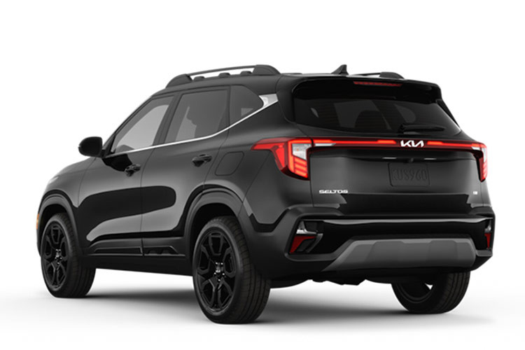 Chủ đề màu đen bóng kéo dài đến giá nóc, trang trí cửa hông và gương bên ngoài, tạo thêm vẻ thống nhất và tinh tế. Sức hút thể thao của xe càng được nhấn mạnh với bộ mâm hợp kim 18 inch cắt pha lê hai tông màu viền đen bóng và huy hiệu X-Line mang tính biểu tượng hiển thị nổi bật trên cốp sau. 