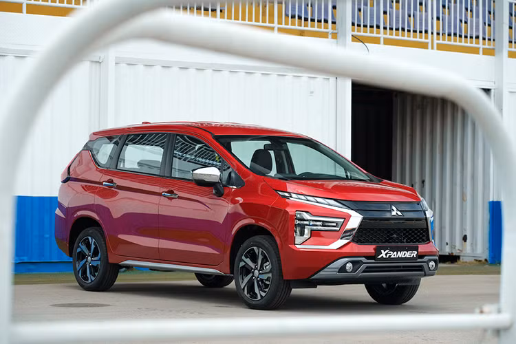 Mitsubishi Xpander, Pajero Sport va Outlander giam 100% phi truoc ba-Hinh-2