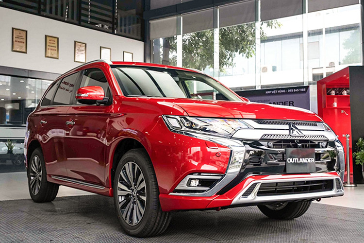 Mitsubishi Xpander, Pajero Sport va Outlander giam 100% phi truoc ba-Hinh-3