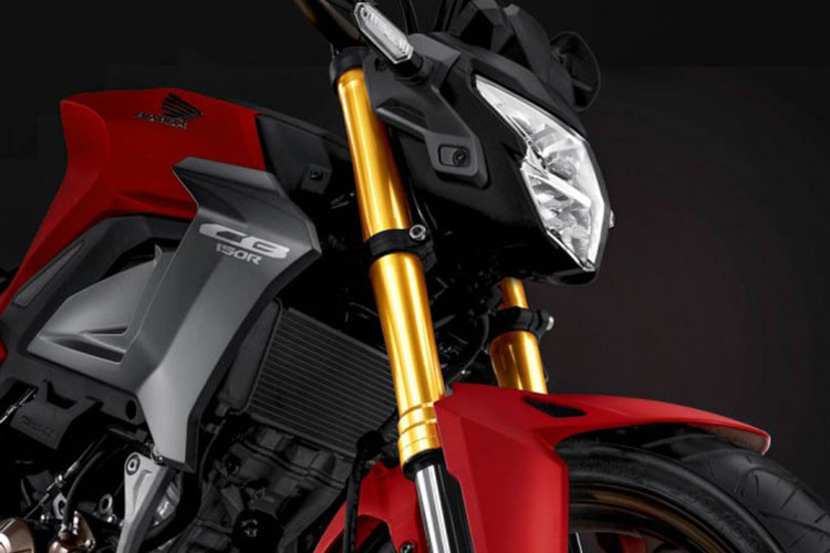 Thay đổi khá nhiều về diện mạo nhưng Honda CB150R Streetfire 2021 vẫn sử dụng động cơ DOHC 150cc, 4 van làm mát bằng dung dịch, sản sinh công suất 16,6 mã lực tại 9.000 vòng/phút và mô-men xoắn cực đại 13,8 Nm tại 7.000 vòng/phút. Động cơ này kết hợp hộp số 6 cấp.