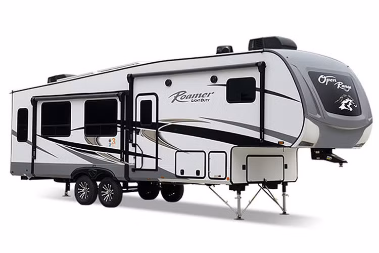 Bên cạnh đó, ở mỗi phòng trên chiếc motorhome Cardinal Fifth Wheel này còn được trang bị điều hòa, lò sưởi để đáp ứng tối đa nhu cầu của người dùng.