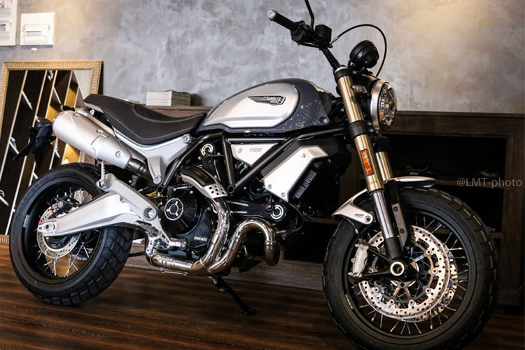 Tại thị trường Việt Nam, Scrambler 1100 có giá 447,9 triệu đồng, cao hơn phiên bản cao nhất của Scrambler 800cc là 17 triệu đồng. Phiên bản Special của Scrambler 1100 có giá 481,9 triệu đồng và đắt nhất là phiên bản Sport giá 505,9 triệu đồng. Xe được phân phối chính hãng từ Ducati Việt Nam tại TP HCM và Hà Nội.