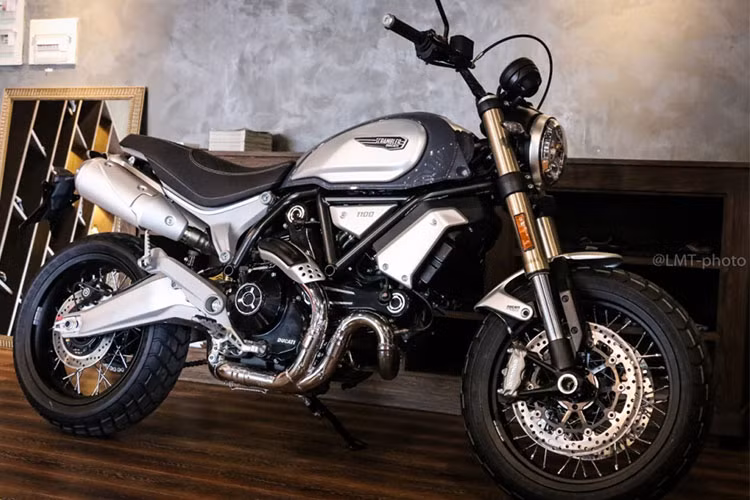 Tại thị trường Việt Nam, Scrambler 1100 có giá 447,9 triệu đồng, cao hơn phiên bản cao nhất của Scrambler 800cc là 17 triệu đồng. Phiên bản Special của Scrambler 1100 có giá 481,9 triệu đồng và đắt nhất là phiên bản Sport giá 505,9 triệu đồng. Xe được phân phối chính hãng từ Ducati Việt Nam tại TP HCM và Hà Nội.