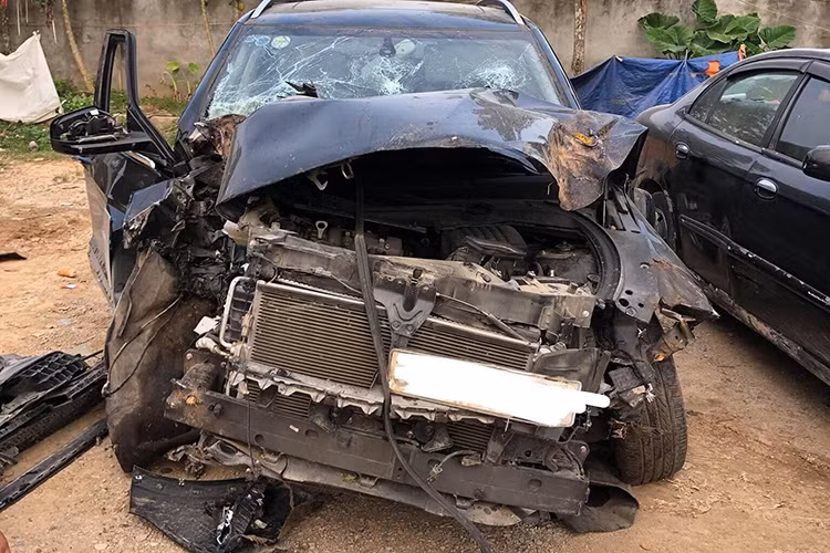 Phần đầu của xe nhái Zoyte Z8 tai nạn khá thảm hại, bộ phận của cụm máy gần như bị rời khỏi thân xe. Nguyên nhân vụ tai nạn đang được điều tra. Tuy nhiên, theo chia sẻ của người chứng kiến tại hiện trường chiếc xe chạy quá tốc độ và đâm vào hai cây nhỏ ven đường.