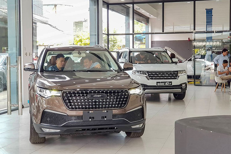 Zotye Z8 được ra mắt lần đầu năm 2016, vốn phát triển từ mẫu Zotye T600 S Concept mà nhiều người đã biết tại triển lãm ô tô 2015 Shanghai Auto Show. Zotye T700 là một mẫu SUV/Crossover 5 chỗ hạng trung, cạnh tranh với các đối thủ như Mazda CX5, Honda CRV, Nissan Xtrail… của Nhật hay Kia Sorento, Hyundai Tucson… của Hàn Quốc.