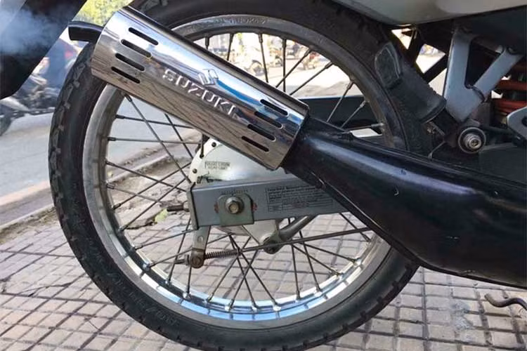 Tại thời điểm năm 90 mới ra mắt dòng xe này và ngay cả ngày nay, đây là một mức công suất rất mạnh đối với một mẫu xe số phổ thông. Nhờ động cơ mạnh mẽ, RGV 120 có thể đạt tốc độ tối đa lên tới 145 km/h. Một điểm nổi bật khác đó là chiếc xe có tới 6 cấp số, do dải mô-men xoắn hẹp của động cơ 2 kỳ. 