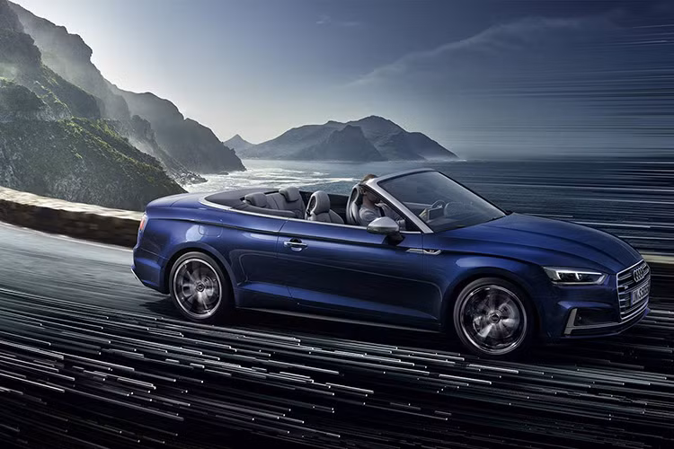  Chiếc S5 Cabrilolet mới được hãng xe Audi giới thiệu tại triển lãm xe Bắc Mỹ 2017 này với động cơ TFSI V6 dung tích 3.0 lít nâng cấp, cho công suất 354 mã lực và mô men xoắn cực đại 500Nm. Hãng chưa tiết lộ giá bán nhưng có thể tham khảo giá của mẫu 2017 là 61.100 USD.