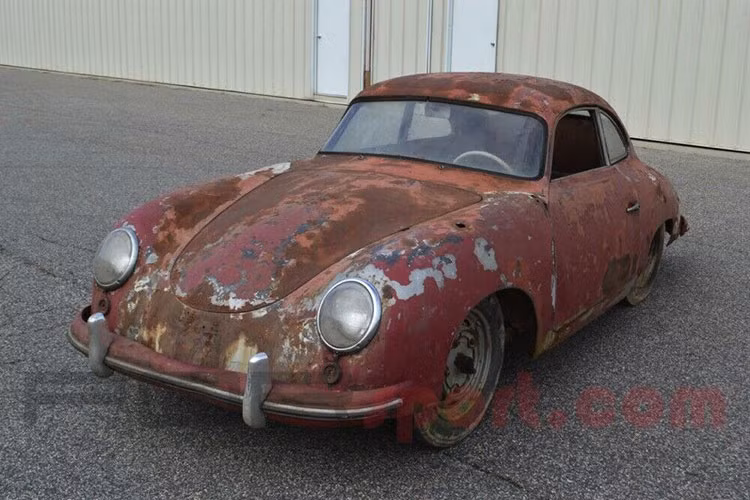 Chiếc Porsche 356 Coupe 1952 ở đây chắc chắn là đang rất cần được tái chế và tìm kiếm một ngôi nhà mới. Tuy nhiên, liệu nó có thực đáng mua? Nguyên nhân là bởi nó đang được rao bán trên eBay với cái giá lên tới 82.500 USD (tương đương 1,91 tỷ đồng).