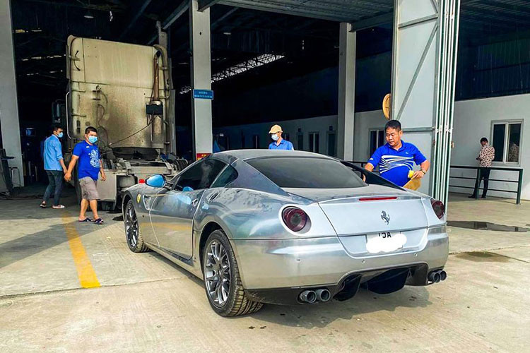 Được biết, siêu phẩm Ferrari 599 GTB này hiện đang thuộc sở hữu của một tay chơi xe có tiếng sinh sống tại Hải Phòng. Người này đồng thời cũng đã và đang sở hữu trong tay rất nhiều mẫu xe đình đám và hầu hết tới từ thương hiệu Ferrari, bao gồm Ferrari F430, Ferrari California T, Ferrari 458 Italia độ Misha Design, Ferrari 430 Scuderia, Ferrari 360 Spider và Ferrari 812 Superfast...