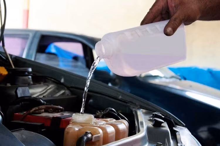 Qua nhiet dong co oto mua he, nguyen nhan va cach phong tranh-Hinh-3