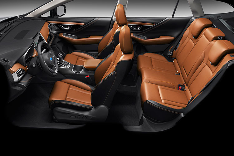 Xe được trang bị khối động cơ 4 xy-lanh đối đỉnh (Boxer) DOHC, dung tích 2.5L hút khí tự nhiên. Cỗ máy này cho công suất cực đại 166 mã lực tại 5.000 vòng/phút và mô-men xoắn cực đại 252 Nm tại 3.800 vòng/phút.