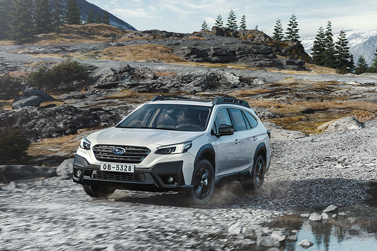 Outback hoàn toàn mới là mẫu xe Subaru đầu tiên được trang bị hệ thống an toàn hỗ trợ người lái EyeSight thế hệ mới nhất (EyeSight 4.0). EyeSight là hệ thống an toàn phòng ngừa va chạm đã giành được nhiều giải thưởng của Subaru.