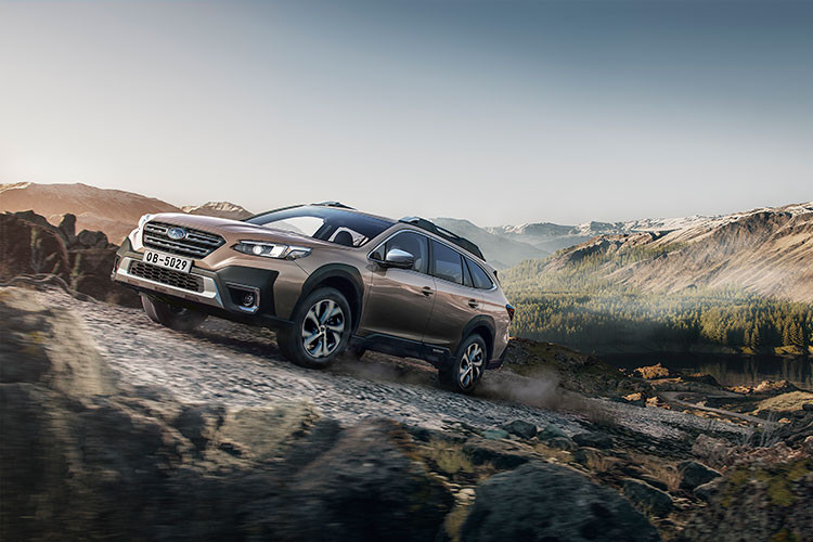 Giá xe Subaru Outback 2022 hoàn toàn mới được bán với chỉ một phiên bản 2.5i-Touring EyeSight, giá đề xuất là 1,969 tỷ đồng (đã bao gồm VAT). Từ hôm nay đến hết ngày 31/12/2021, 25 khách hàng đầu tiên đặt hàng sẽ được nhận quà tặng là một năm bảo hiểm vật chất cho xe.