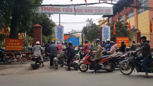 Cô giáo Yến đang giảng dạy tại Trường tiểu học Chu Văn An phải cầu cứu tới cơ quan chức năng khi đang bị phụ huynh đánh ghen.