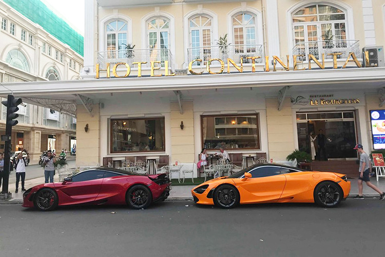 Mới đây, những hình ảnh hai chiếc McLaren 720S đỗ cùng nhau trên phố Sài gòn đã nhận không ít sự chú ý của cộng đồng mạng cũng như giới chơi xe trong nước. Trong đó chiếc xe mang màu cam thuộc sở hữu của đại gia siêu xe Cường Đôn la, trong khi siêu xe McLaren 720S màu đỏ Memphis của trưởng đoàn Car Passion 2019.