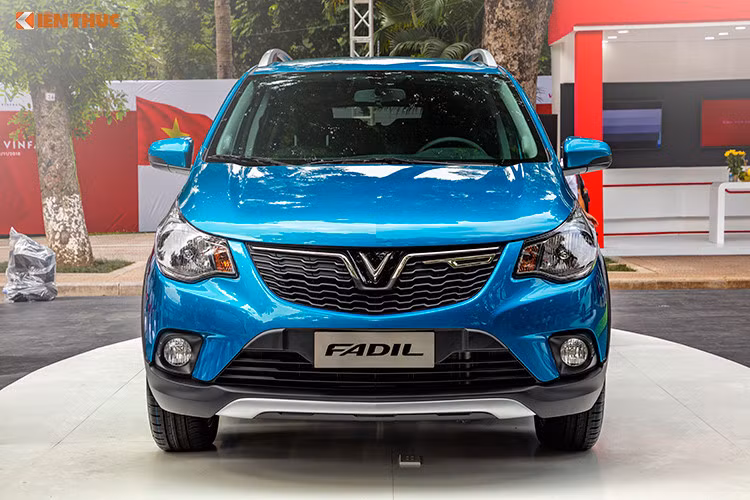 Fadil có giá khởi điểm 465 triệu đồng, giai đoạn 1 xe được bán với giá 370 triệu đồng. Giai đoạn 1 sẽ kết thúc trong năm 2018, sang tới 1/1/2019, giá xe VinFast sẽ là 395 triệu đồng. Hiện mẫu xe này đã nhận cọc của các khách hàng và dự kiến sẽ sớm nhận xe trong thời gian tới.