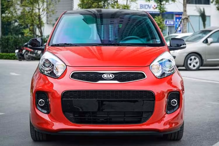 Do thuộc diện lắp ráp trong nước nên khách hàng mua mẫu xe KIA Morning thế hệ cũ có thể tiết kiệm thêm khoản tiền lăn bánh xe từ 16 - 22 triệu đồng, tùy phiên bản và tỉnh, thành đăng ký.