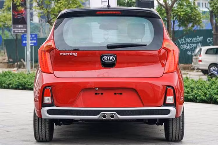 Cả 2 thế hệ của KIA Morning cùng chung động cơ xăng Kappa 1.25L, sinh công suất 86 mã lực và mô-men xoắn 120 Nm. Sức mạnh truyền đến các bánh trước thông qua hộp số tự động 4 cấp.