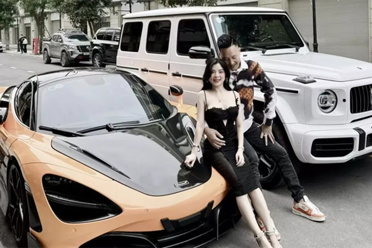 Mức giá xe McLaren 720S độ khủng đã qua sử dụng này của Huấn hoa hồng từng được showroom chuyên mua bán xe lướt ở Hà Nội tiết lộ trước đó là 14,8 tỷ đồng.