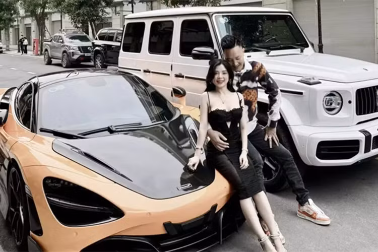 Mức giá xe McLaren 720S độ khủng đã qua sử dụng này của Huấn hoa hồng từng được showroom chuyên mua bán xe lướt ở Hà Nội tiết lộ trước đó là 14,8 tỷ đồng.