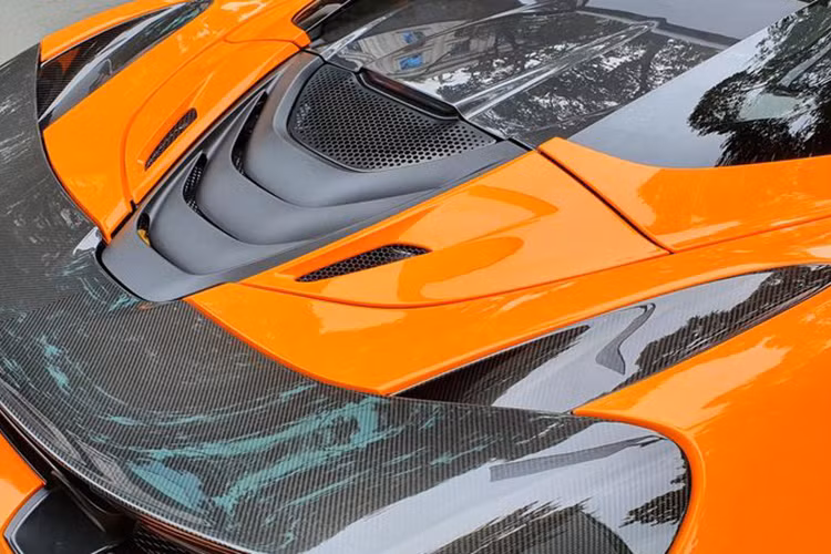 McLaren 720S được mệnh danh là “siêu xe quốc dân”, điều này đã phản ánh tình trạng bị đụng hàng, vì thế, các chủ mới mua lại siêu xe này thường độ và TopCar Designs của Nga là thương hiệu độ cho 720S nhiều nhất tại Việt Nam.