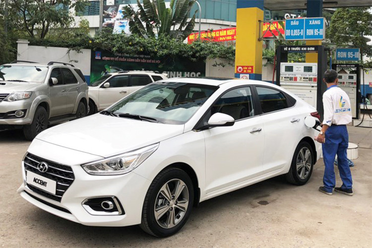 Hyundai Accent phiên bản 2018 thế hệ mới lần đầu tiên ra mắt tại thị trường Ấn Độ vào hồi tháng 9 năm ngoái dưới cái tên riêng Verna. Xe sở hữu kích thước cơ bản bao gồm chiều dài tổng thể 4.440 mm, rộng 1.729 mm, cao 1.475 mm và chiều dài cơ sở 2.600 mm.