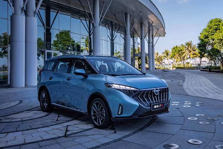  Haima 7X, 7X-E, 8S Haima không phải là cái tên hoàn toàn mới với giới quan tâm xe khi từng xuất hiện tại thị trường ôtô Việt vào năm 2011 nhưng nhanh chóng âm thầm rời đi. Ở lần trở lại này, Haima lựa chọn Carvivu là nhà phân phối với 3 sản phẩm chủ lực, gồm 8S, 7X và 7X-E.