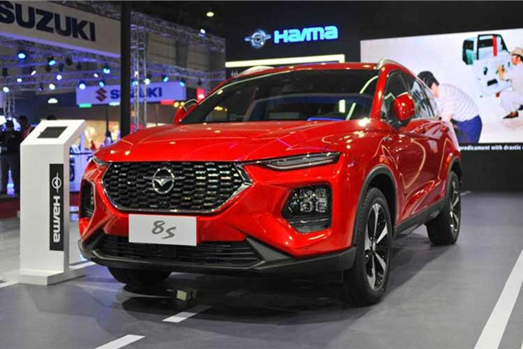 Haima 8S sẽ góp mặt vào phân khúc CUV hạng C, cạnh tranh Mazda CX-5, Ford Territory, Honda CR-V, Hyundai Tucson, KIA Sportage. Động cơ xe là cỗ máy xăng 4 xi-lanh, tăng áp, 1.6L kết nối hộp số tự động 6 cấp và hệ dẫn động cầu trước. Giá xe Haima 8S được dự đoán trong khoảng 600-700 triệu đồng.