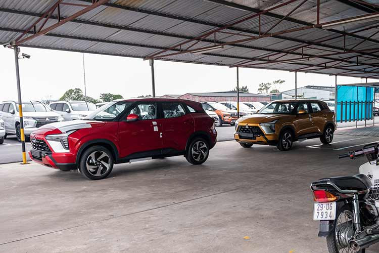 Mitsubishi Xforce sở hữu thiết kế tương lai với các trang bị đáng chú ý như màn hình 8 inch sau vô-lăng, màn hình trung tâm 12,3 inch, phanh điện tử, loa Yamaha. Trên các phiên bản cao sẽ có ADAS với nhiều tính năng cao cấp hơn bản đã ra mắt Indonesia trước đó. Xe sử dụng động cơ 1.5L MIVEC, 4 xy-lanh, sinh công suất 105 mã lực và mô-men xoắn 141 Nm. Sức mạnh được truyền đến các bánh trước thông qua hộp số tự động vô cấp CVT.