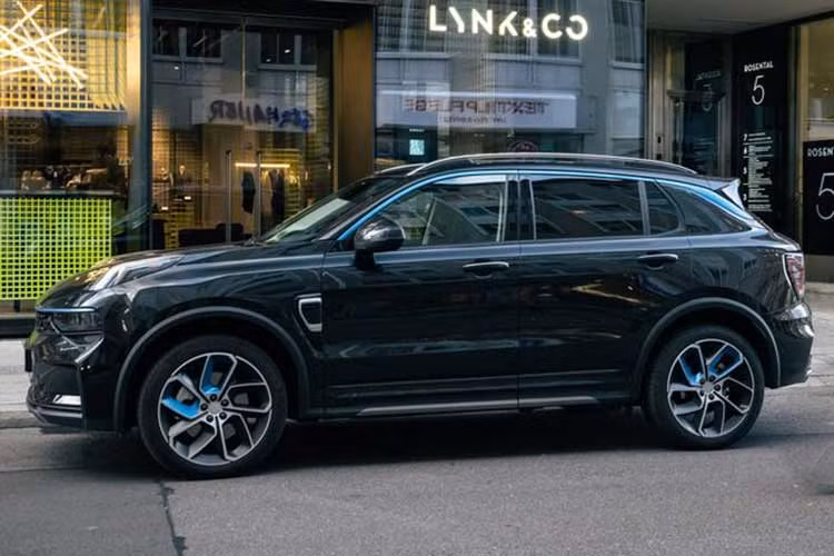 Hiện thông tin về cấu hình, động cơ cũng như giá bán các dòng xe Lynk &amp; Co tại Việt Nam chưa được nhà phân phối tiết lộ. Song, dải sản phẩm của Lynk &amp; Co hứa hẹn sẽ chinh phục tệp khách hàng trẻ nhờ phong cách thời thượng, hướng tới tương lai thông qua công nghệ thông minh.