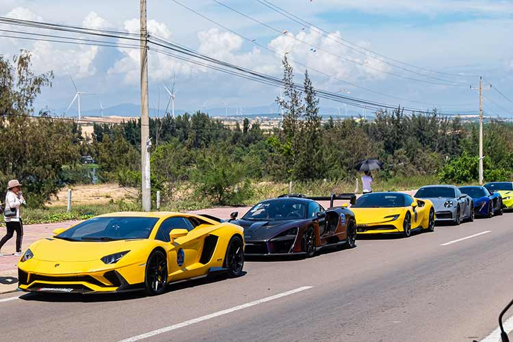 Mới đây, tại 1 khu du lịch tại xã Hòa Thắng, huyện Bắc Bình, tỉnh Bình Thuận đã diễn ra lễ hội diều, xác lập kỷ lục Guinness diều lớn nhất Việt Nam với chủ đề “Chắp cánh ước mơ” trong sự háo hức của người dân và du khách, bên lề của lễ hội này, còn có hàng chục siêu xe của các đại gia Việt góp mặt. 