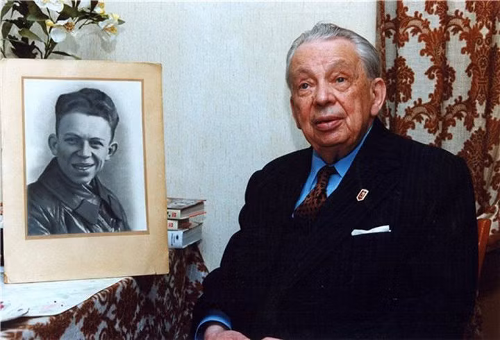 Cuoc doi thang tram cua diep vien huyen thoai Lien Xo-Hinh-3