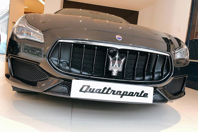 Sự xuất hiện của chiếc Maserati Quattroporte GTS Gransport Nerissimo Edition tại thị trường Việt Nam chỉ sau khoảng 2 tháng ra mắt các khách hàng trên thế giới khiến người mê xe khâm phục mức độ chịu chơi của chủ nhân chiếc xe sedan hạng sang hàng hiếm này.
