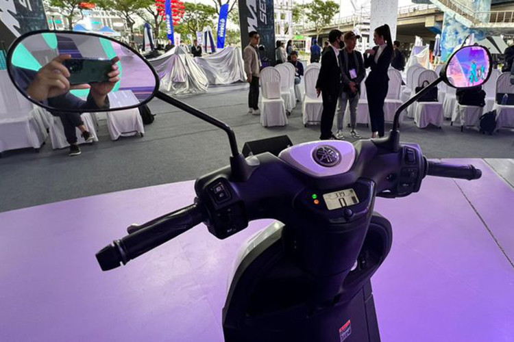 Khung xe theo kiểu underbone được phát triển đặc biệt dành riêng cho xe điện NEO'S. Với sự cân bằng của độ cứng, cường độ và sức mạnh của khung xe, Yamaha NEO'S có thể đáp ứng nhu cầu chuyển đổi để sử dụng cho nhiều công việc khác nhau.