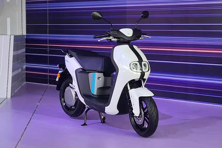 Giá xe Yamaha NEO'S 2023 được bán tại thị trường Việt Nam với mức bán lẻ đề xuất 50 triệu đồng. Theo kế hoạch, những chiếc Yamaha NEO'S đầu tiên sẽ bắt đầu được bàn giao đến tay khách hàng từ tháng 2/2023.