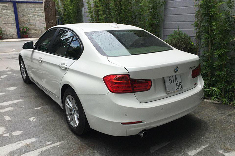 BMW 320i cũng được trang bị hệ thống Driving Experience Control. Ngoài 3 chế độ cơ bản là Comfort, Sport và Sport+ , còn có một chế độ được cài đặt thêm là Eco Pro, chế độ này có thể giảm mức tiêu thụ nhiên liệu lên đến 20% (theo công bố của nhà sản xuát vào thời điểm đó).