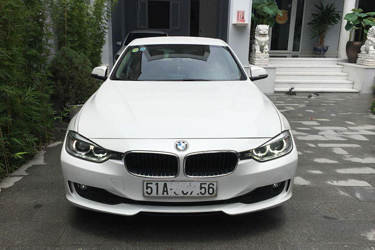 Kích thước của BMW 3-Series 2012 cũng dài hơn đời cũ 93 mm, chiều dài cơ sở tăng thêm 50 mm lên 2.810 mm, phía trước và phía sau rộng hơn lần lượt 37 và 47 mm. Việc tăng kích thước được cho là để giải quyết một số nhược điểm so với các đối thủ cùng phân khúc, đó là không gian cho người ngồi phía sau.