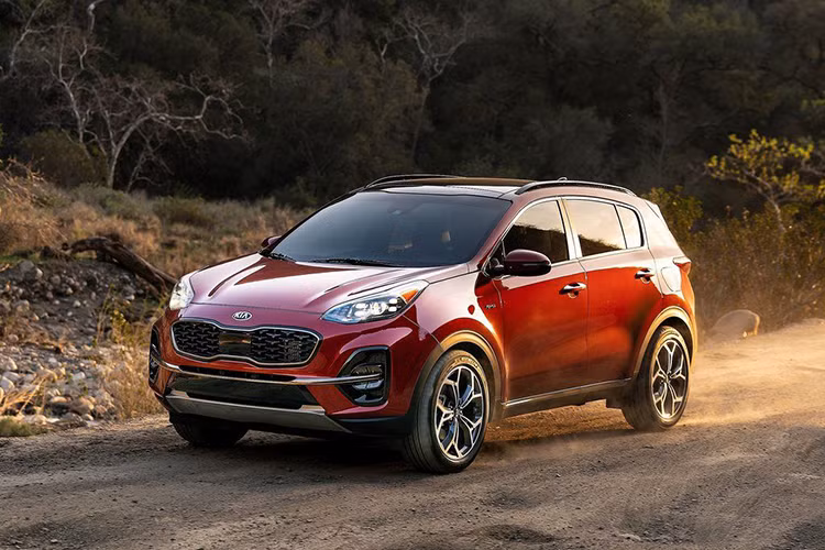 Bên cạnh các cấp độ có sẵn ở phiên bản trước là LX, EX và SX, Kia Sportage 2020 mới cũng bổ sung vào danh mục cấu hình bản tầm trung S hướng đến phong cách thể thao. Điều này sẽ giúp cho khách hàng đa dạng hơn trong việc lựa chọn.