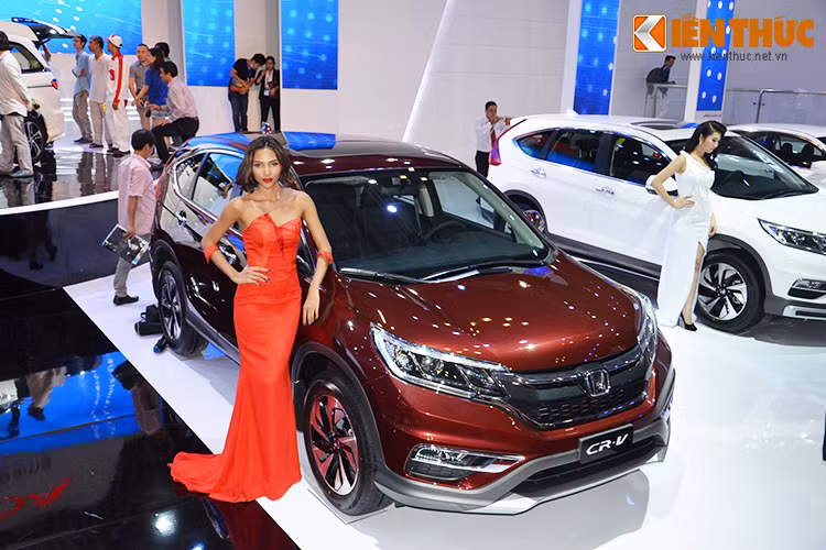 Honda CR-V phiên bản mới nhất thế hệ 4 với sự kết hợp tổng hòa của các yếu tố hiệu quả, tiện dụng, đáng tin cậy đã chiếm được cảm tình của khách hàng. Đây là mẫu xe giữ vững vị trí hàng đầu trong phân khúc SUV 5 chỗ tại thị trường Việt Nam.