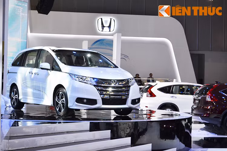 Odyssey hoàn toàn mới là mẫu xe đầu tiên của Honda được ứng dụng công nghệ Earth Dreams Technology trên cả động cơ 2.4L (DOHC i-VTEC 4 xy lanh) và hộp số vô cấp.